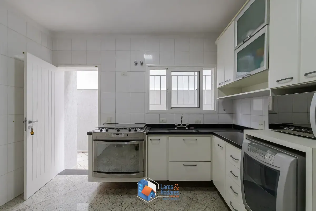Imagem Sobrado para venda em Vila Brasílio Machado com 4 quartos, sendo 1 suíte, 255m²