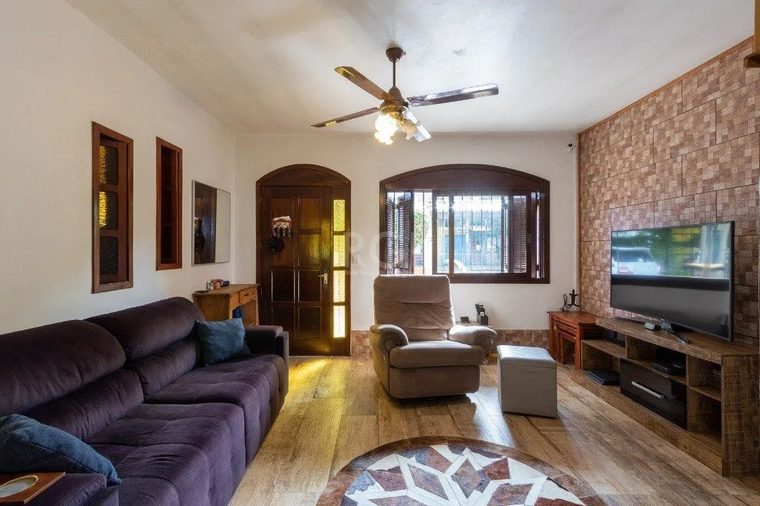 Imagem Casa para Venda - 300m², 5 dormitórios, 2 vagas - Cavalhada