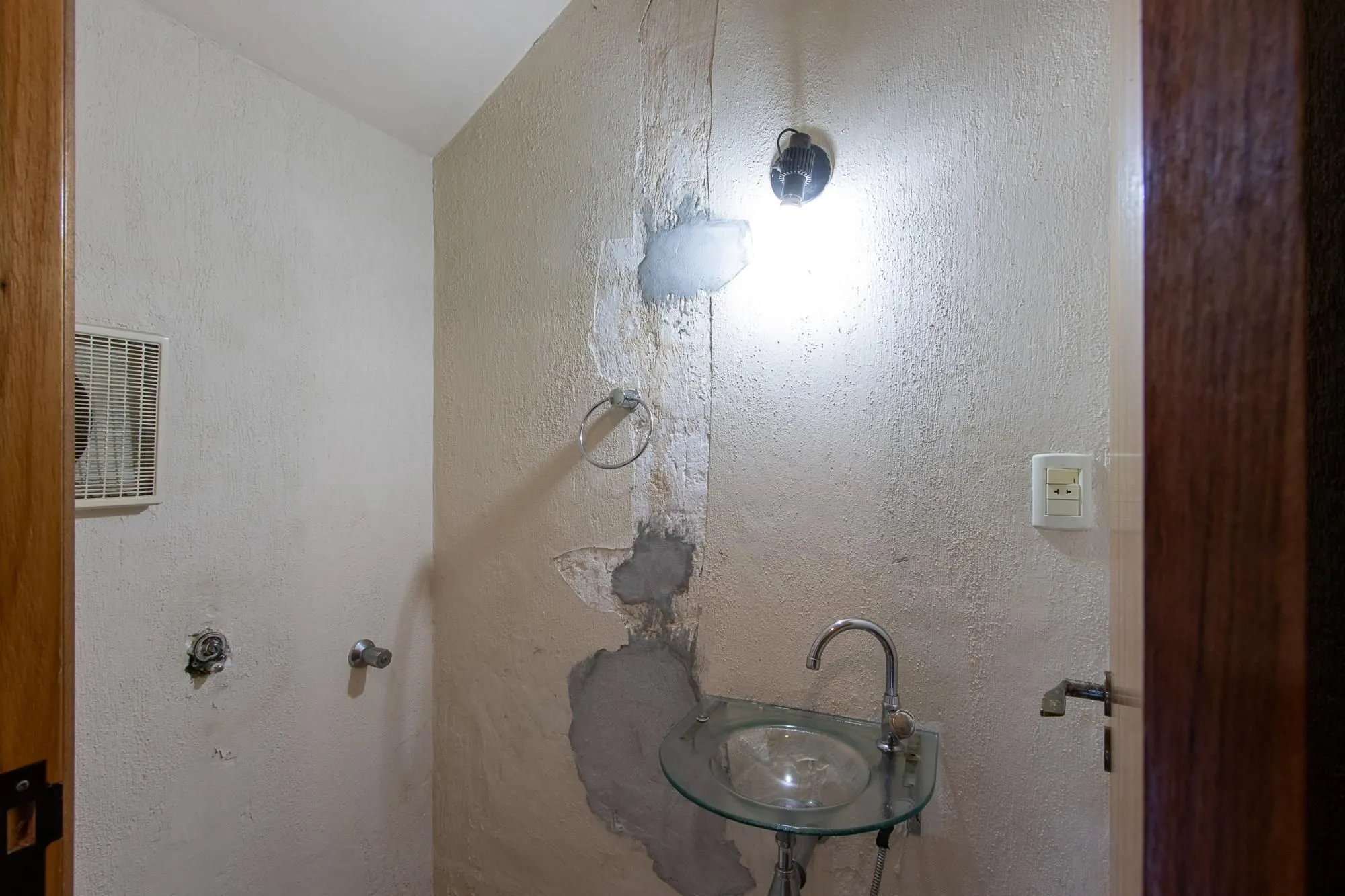 Imagem Casa de condomínio, 3 dormitórios, 1 suíte, 1 vaga coberta, no bairro Cristal.
