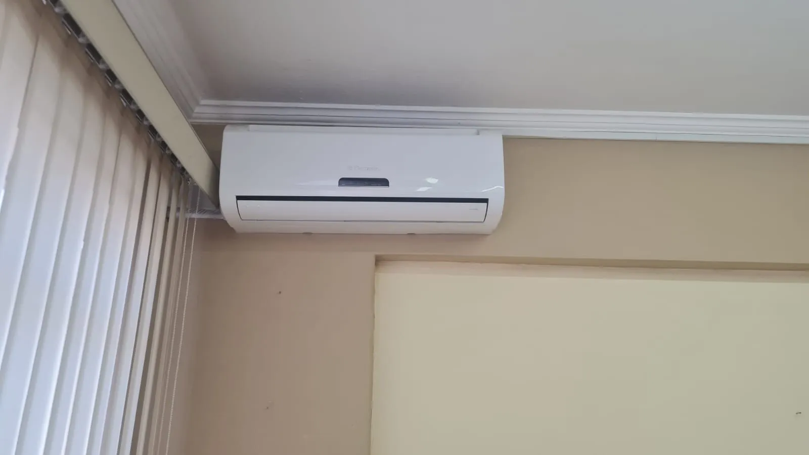 Imagem Sala comercial à venda, Centro de Sorocaba, 25 m², recepção, pronta para uso, próxima à Rua São Bento e ao Boulevard Braguinha, ideal para escritório