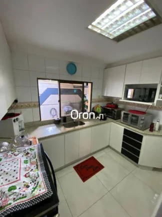 Imagem Sobrado com 4 dormitórios à venda, 146 m² por R$ 949.000,00 - Vila Jardim Vitória - Goiânia/GO
