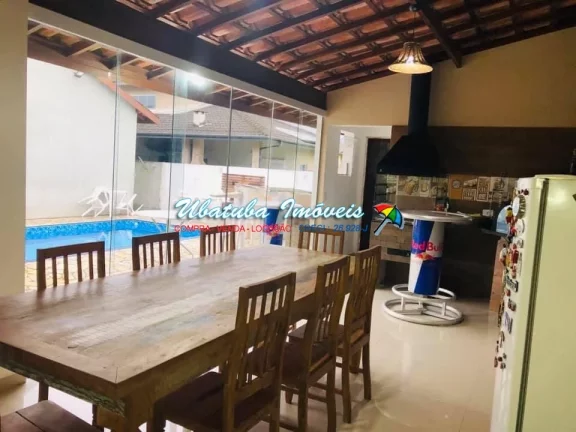 Imagem Casa com Ótima Localização em Condomínio Fechado