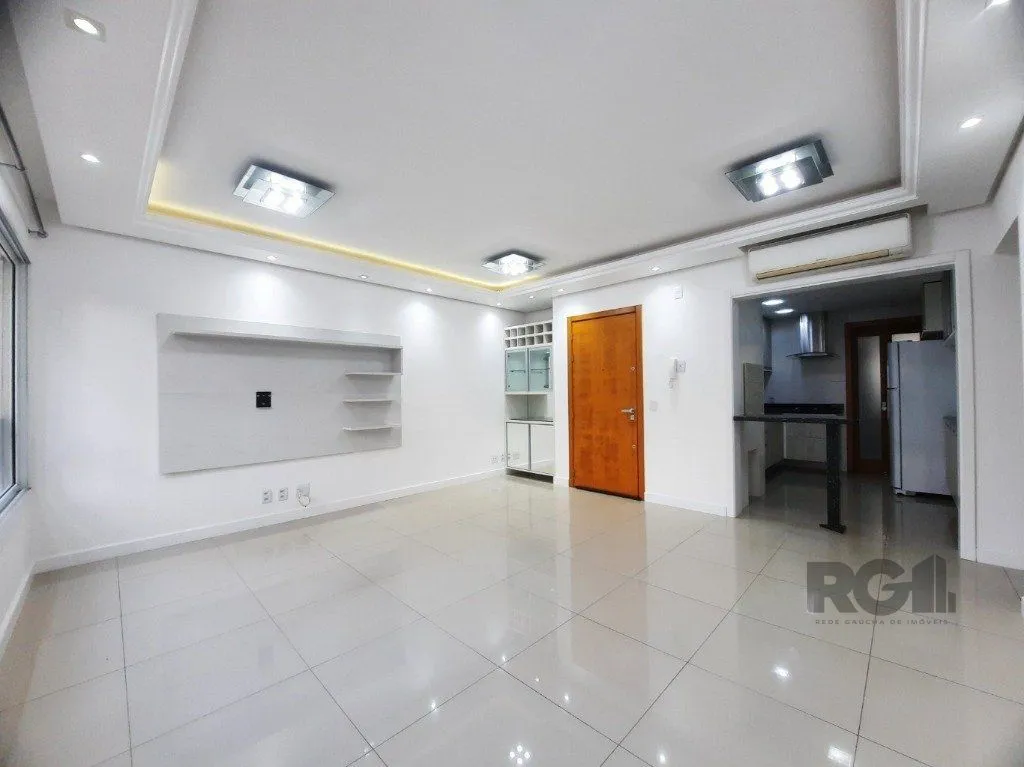 Imagem Vende-se apartamento impecável 2 quartos com suíte, 2 vagas cobertas, próximo da PUCRS - 80m² - Jardim Botânico