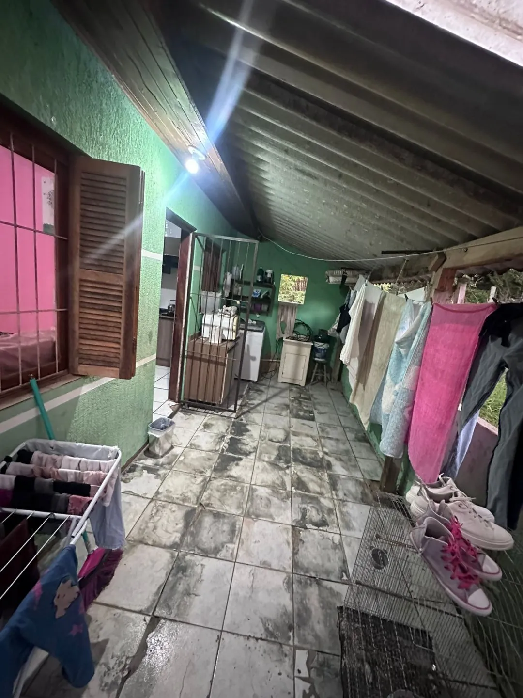 Imagem CASA À VENDA COM 2 DORMITÓRIOS E CONSTRUÇÃO PARA COMÉRCIO NO Tarumã
