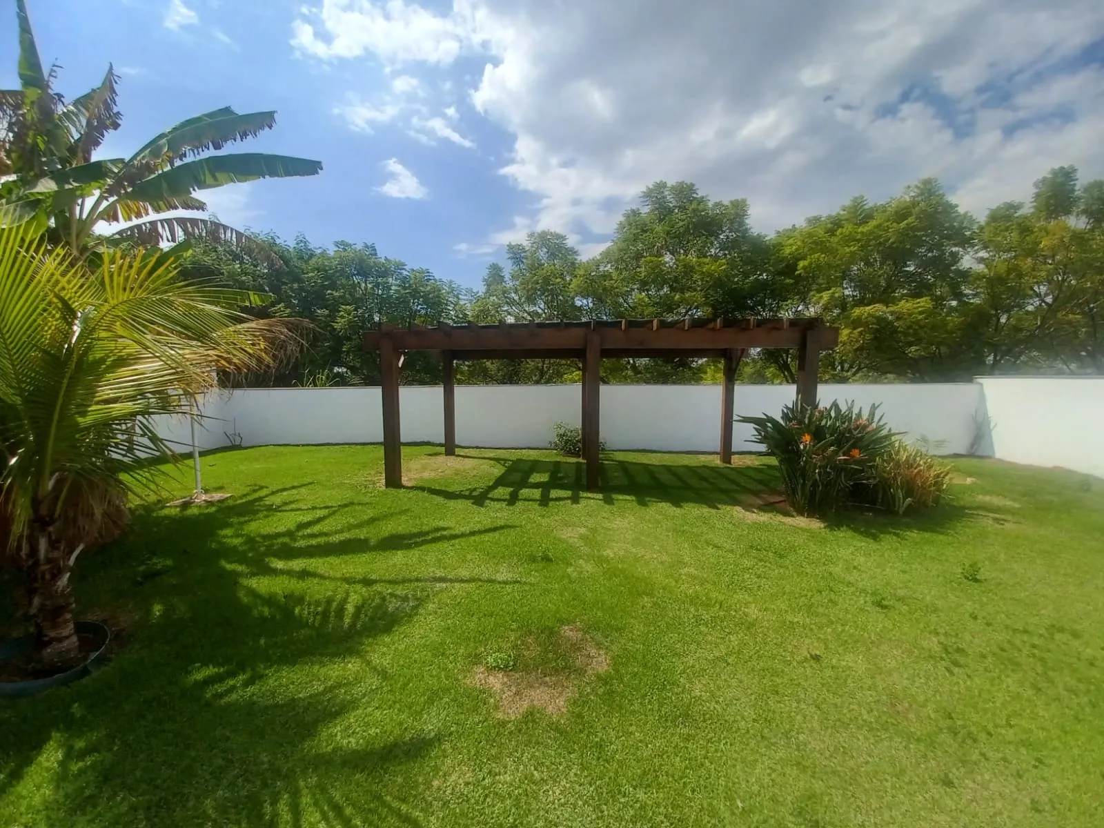 Imagem Magnífica casa térrea no Residencial Solar do Bosque!