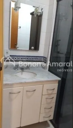 Imagem Charmoso e funcional, este apartamento oferece três dormitórios, sendo uma suíte, todos com armá...