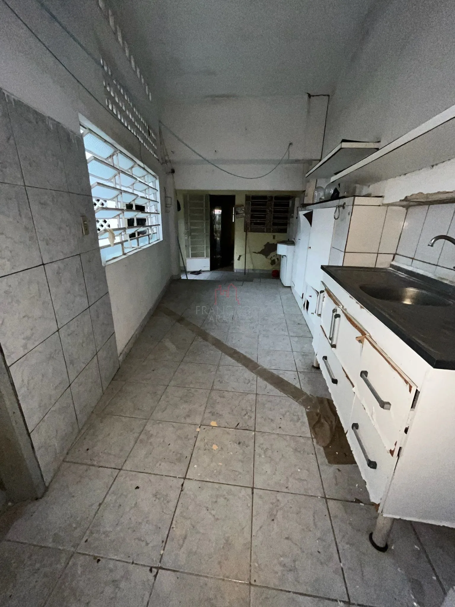 Imagem Oportunidade para quem busca espaço, localização estratégica e potencial de valorização no bai...