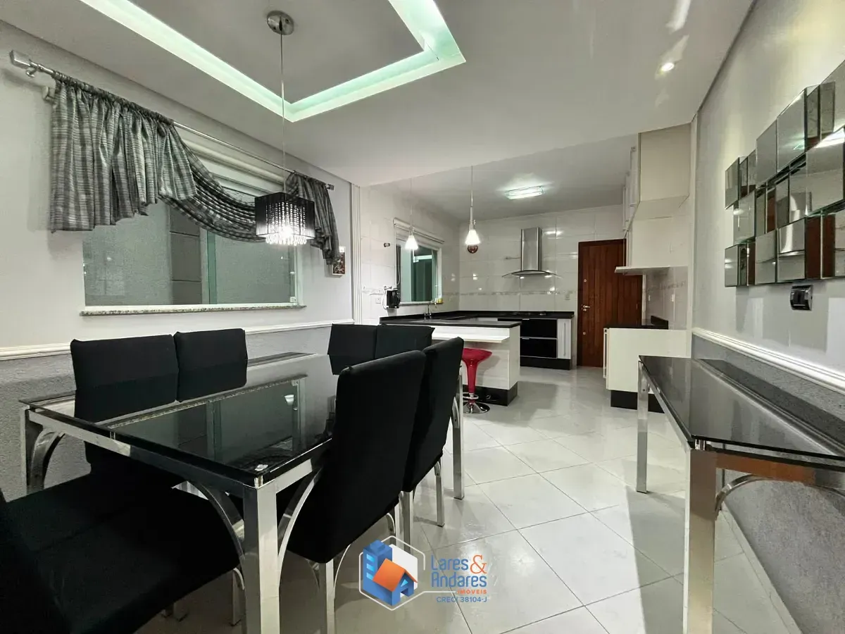 Imagem Sobrado para venda em Jardim Mangalot com 3 quartos, sendo 1 suíte, 193m²