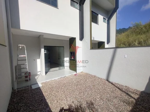 Imagem Casa geminada com Duas Suítes