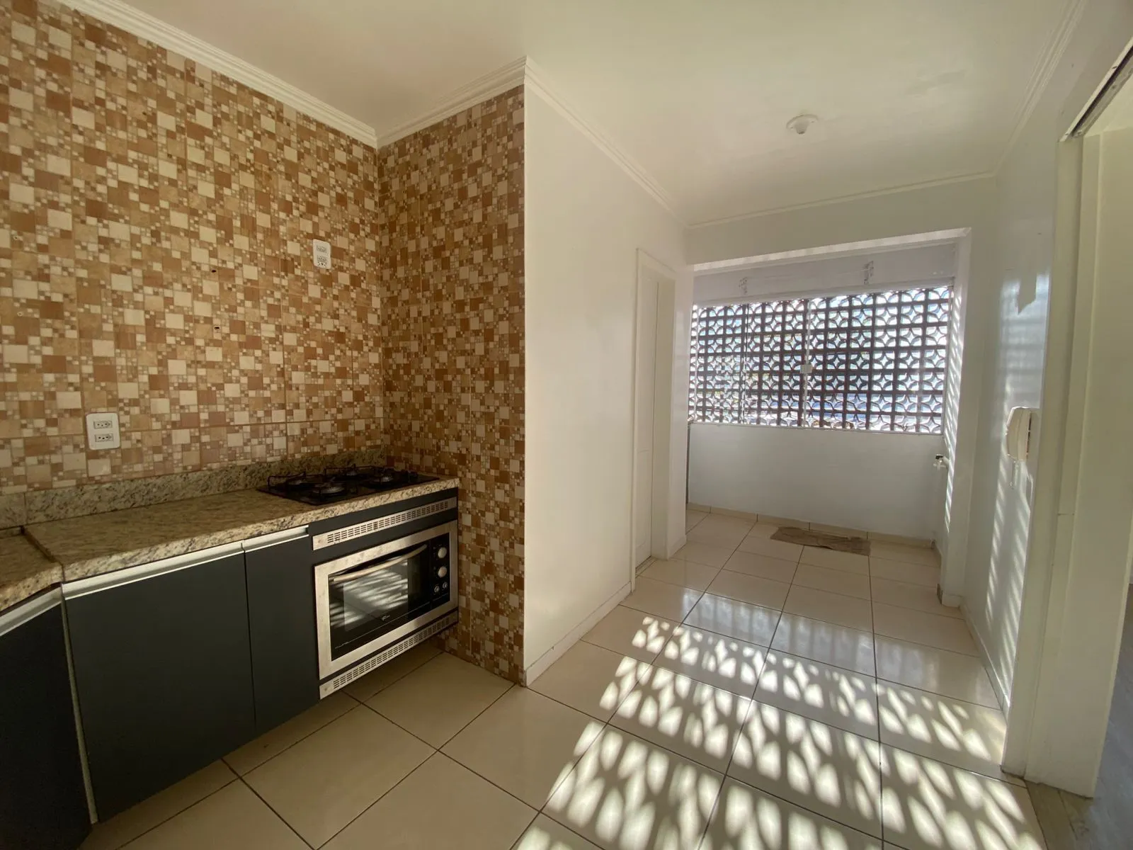 Imagem Apartamento 2 Dormitórios com Garagem Coberta à Venda no Bairro Teresópolis - Amplo, Arejado e de Frente, 67m2