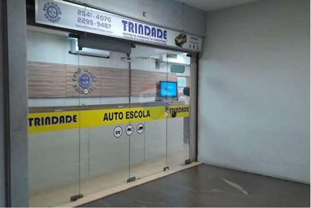 Imagem 3 lojas em Galeria próximo ao metro Copacabana, com total de 83m²