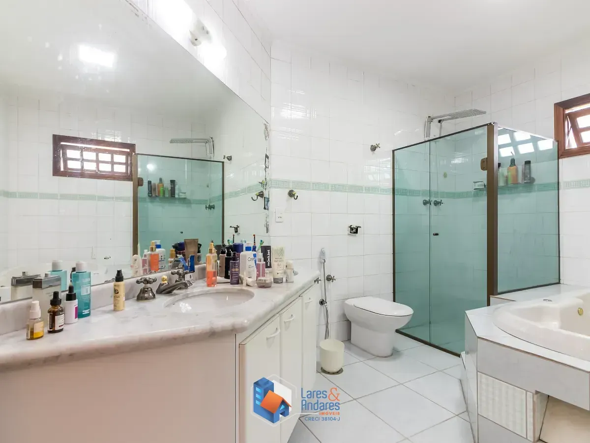 Imagem Sobrado para venda em Saúde com 4 quartos, sendo 4 suítes, 220m²