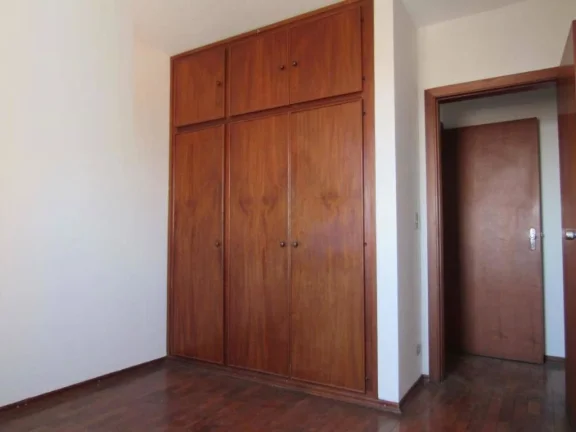 Imagem Apartamento em ótima localização na área central, com sala para 2 ambientes, 2 dormitórios com ...