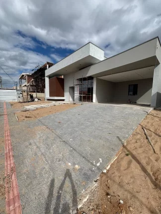 Foto do imóvel Viva com Exclusividade: Casa Térrea em Parque Lagoa Silvana !