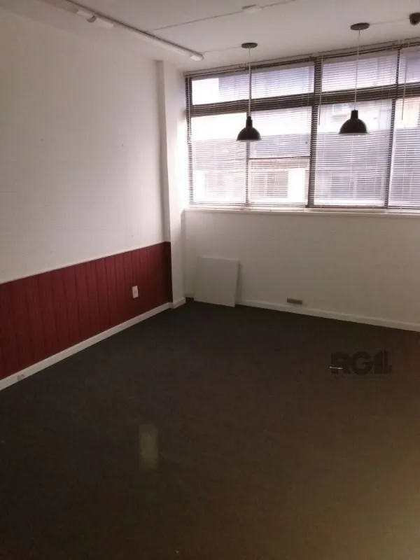 Imagem Sala Comercial para Aluguel no Centro Histórico - Vista para o Guaíba