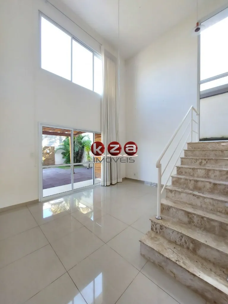 Imagem Venda ou aluguel. Condomínio em Valinhos-SP: Casa com 3 Suítes, 2 Salas e 220m² de Área Privativa!