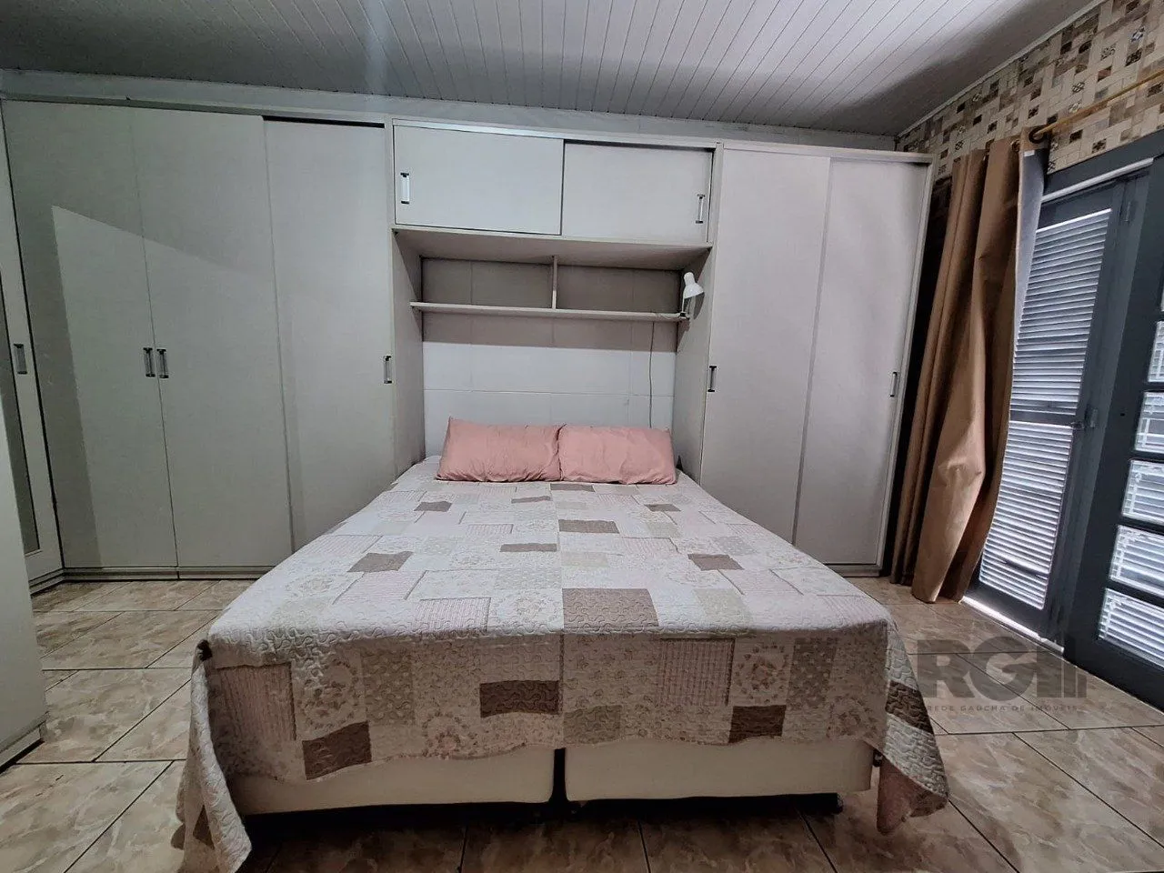 Imagem Casa com 3 dormitórios, suíte, lareira, Jardim Algarve em Alvorada - RS.