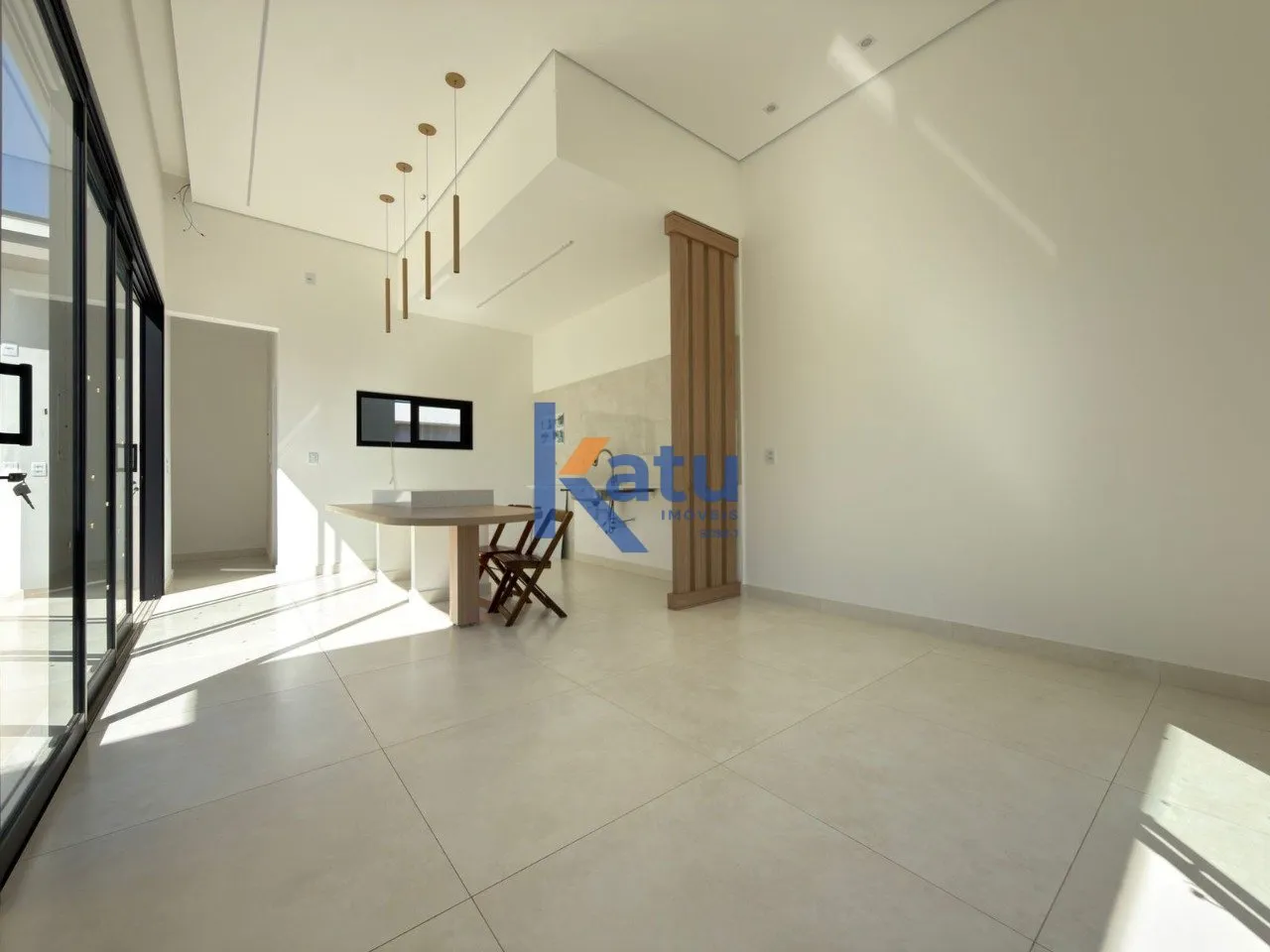 Imagem CASA À VENDA NO CONDOMÍNIO RESERVA ERMIDA - JUNDIAÍ/SP

O imóvel possui 147 m² de área constru...