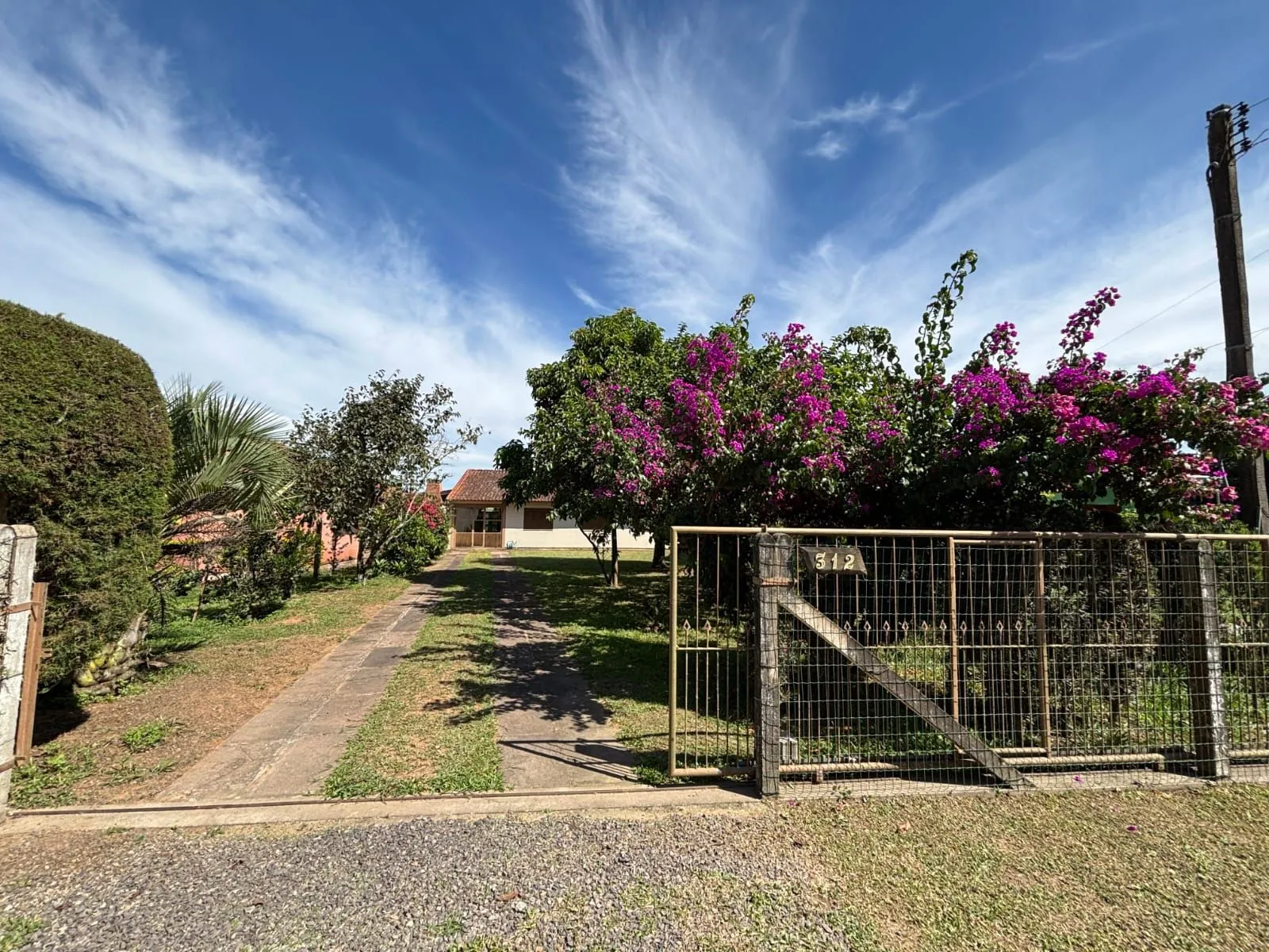 Imagem Uma casa em condomínio fechado em Águas claras. Goufe II