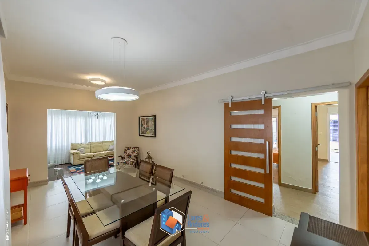 Imagem Casa para venda em Interlagos com 3 quartos, sendo 1 suíte, 379m²
