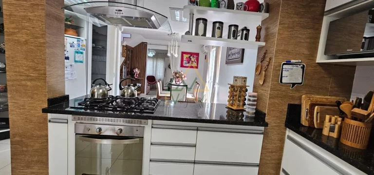 Imagem Sobrado em Condomínio à venda Alto Tarumã Pinhais PR