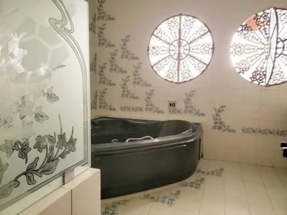 Imagem MAGNÍFICA RESIDÊNCIA * 5 SUÍTES * 5 GARAGENS * RUA TRANQUILA * SUPER SEGURA