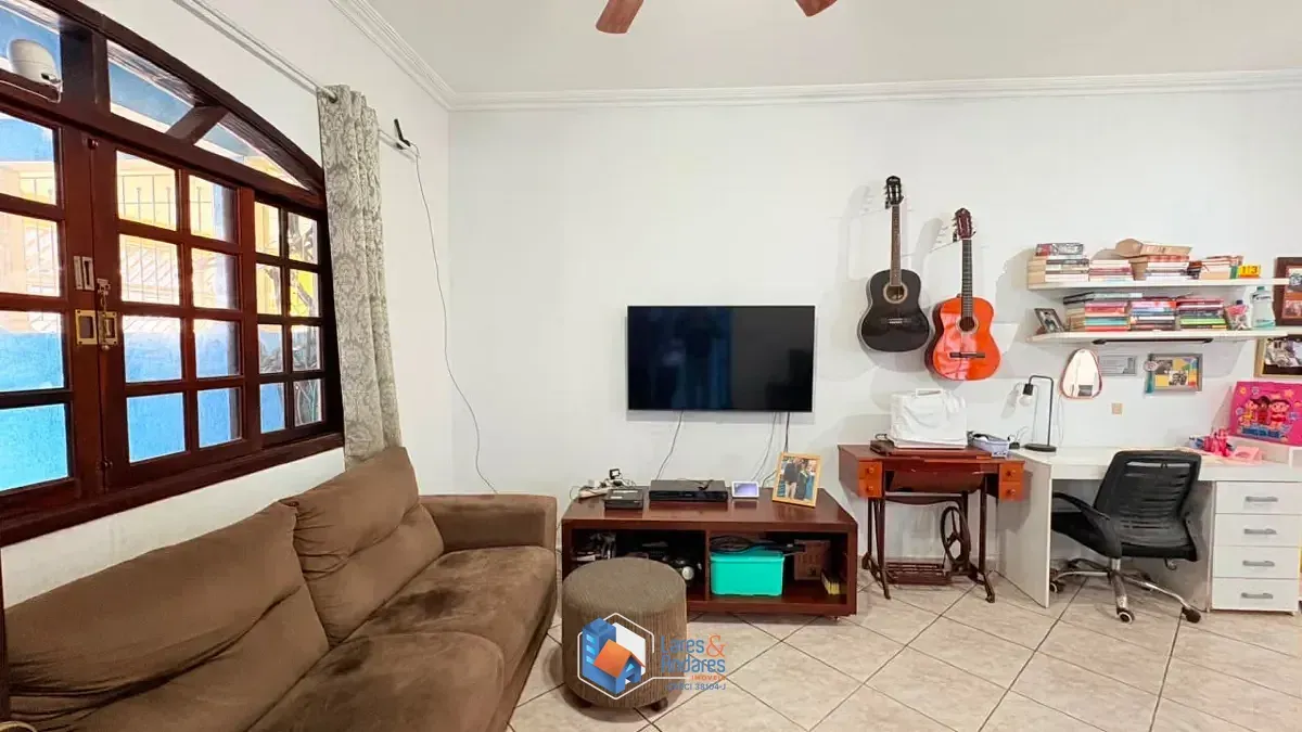 Imagem Sobrado para venda em Parque Maria Domitila com 3 quartos, sendo 1 suíte, 200m²