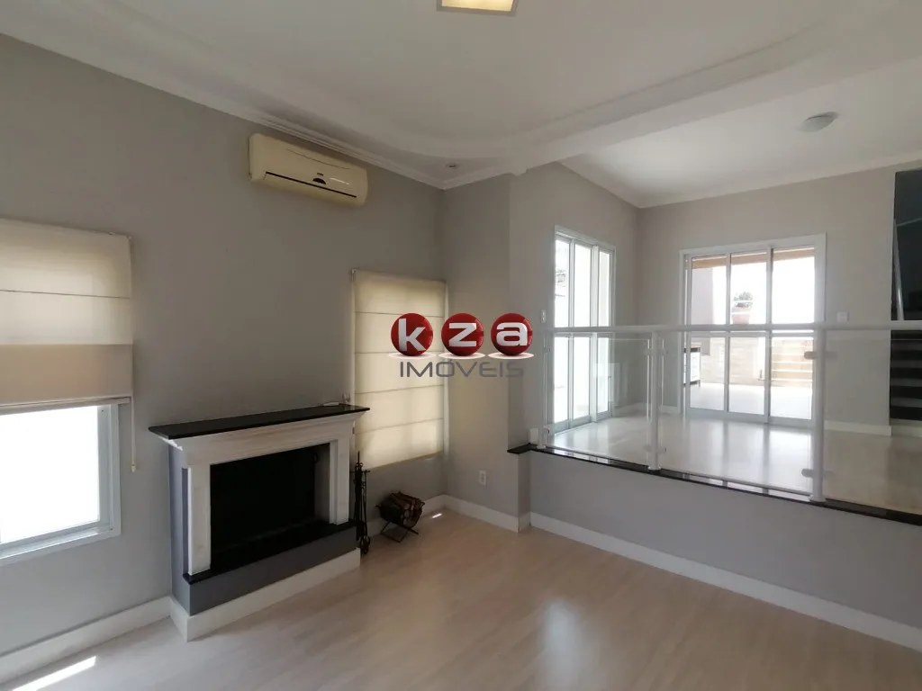 Imagem Casa de Alto Padrão em Condomínio Exclusivo em Vinhedo-SP: 3 Quartos, 1 Suíte, 3 Salas, 3 Banheiros, 4 Vagas de Garagem.