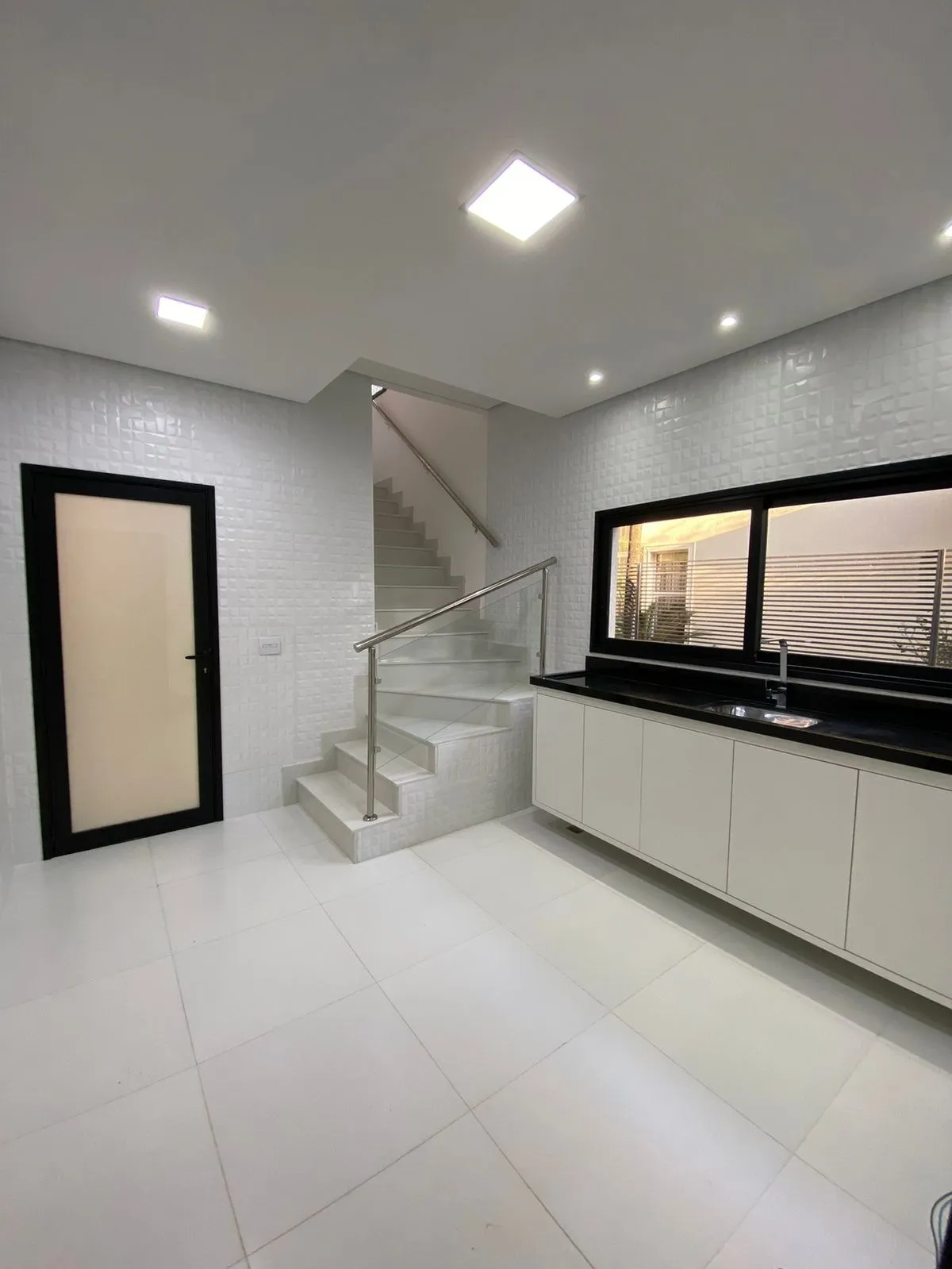 Imagem LINDA CASA NO RESIDENCIAL ALPHAVILLE TAMBORÉ 3 COM 750M²!!!