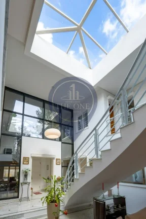 Imagem Imóvel de luxo em condomínio na Chácara Monte Alegre, São Paulo-SP: 5 quartos, 5 suítes, 5 salas, 9 banheiros, 953m² de área. Venda ou locação!