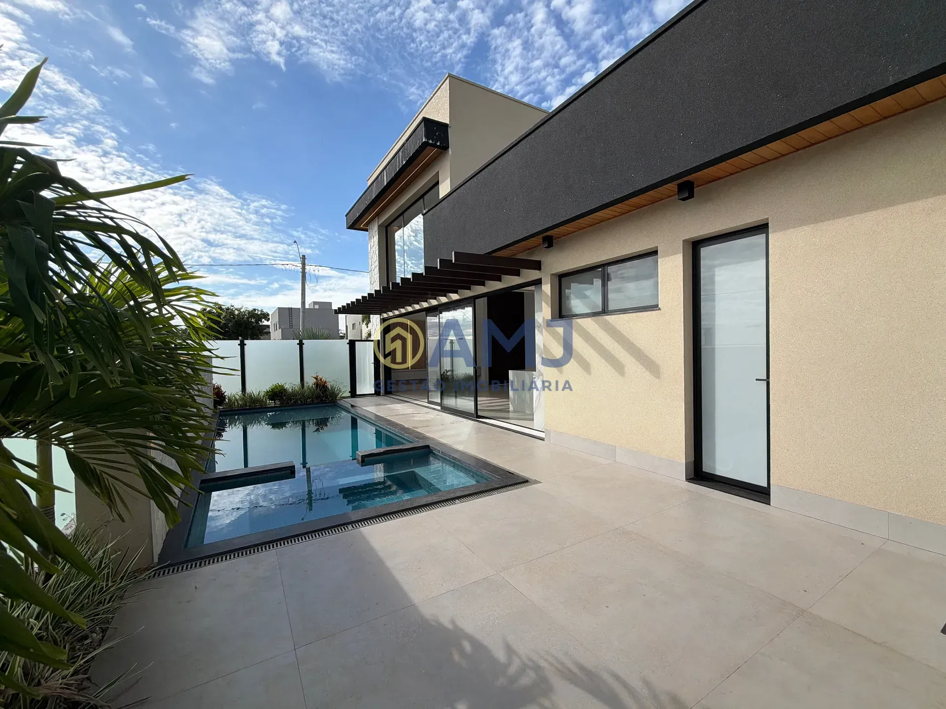 Foto do imóvel Casa à Venda, 4 suítes, Parqville Jacarandá, Aparecida de Goiânia, GO em Endereço não informado