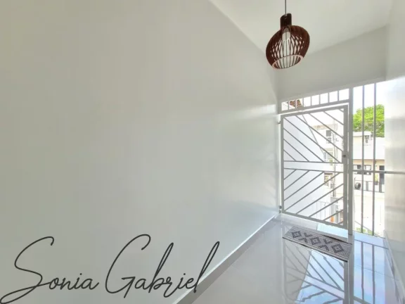 Imagem Imperdível! Casa à venda em Vinhedo-SP, bairro Nova Vinhedo. 3 quartos, 1 suíte, 2 salas, 3 banheiros, 4 vagas, 259m².