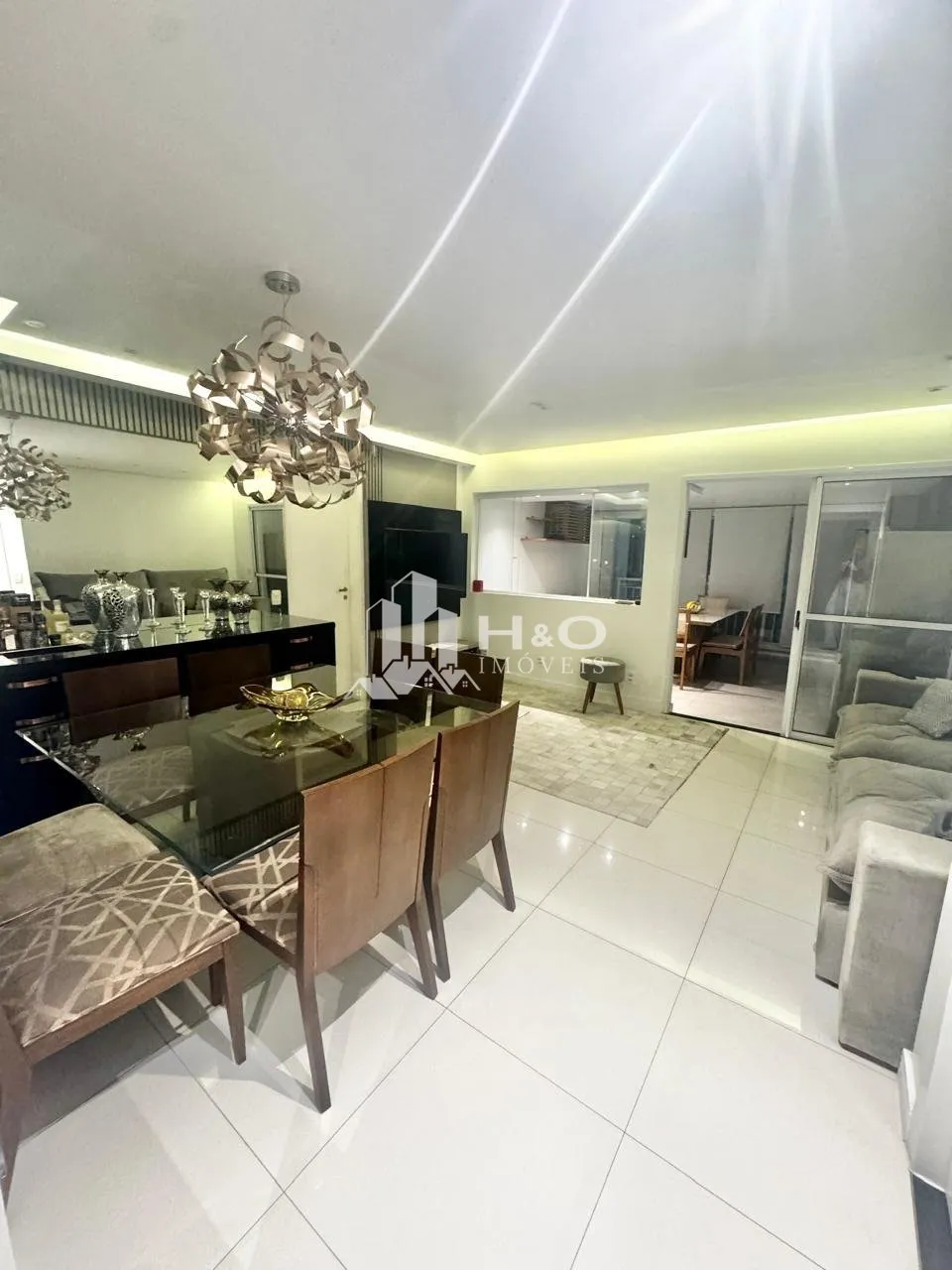 Foto do imóvel Apartamento Reformado à Venda no Tatuapé com 3 Dormitórios 1 Suíte Varanda Gourmet e 2 Vagas de Garagem