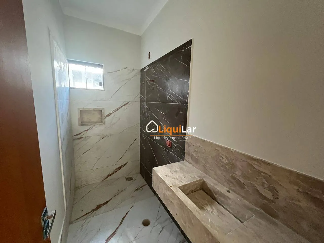 Imagem : Casa Nova à Venda na Vila Carlota com 2 Suítes e Piscina
