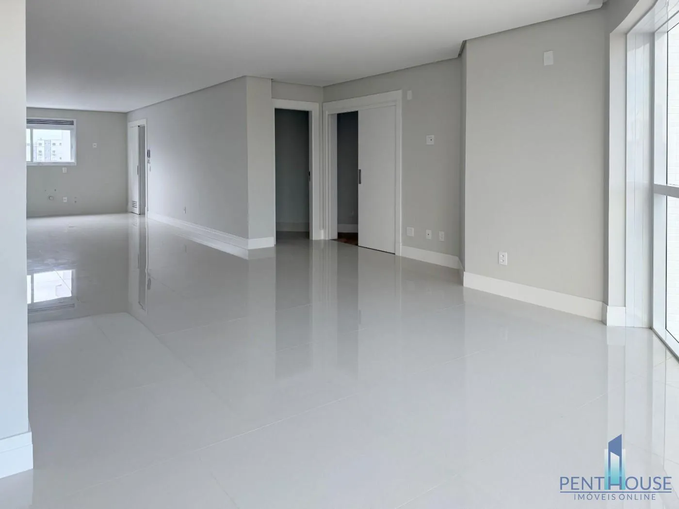 Imagem Apartamento Quadra Mar para Venda em Balneário Camboriú, CENTRO, 3 dormitórios, 3 suítes, 4 banheiros, 2 vagas