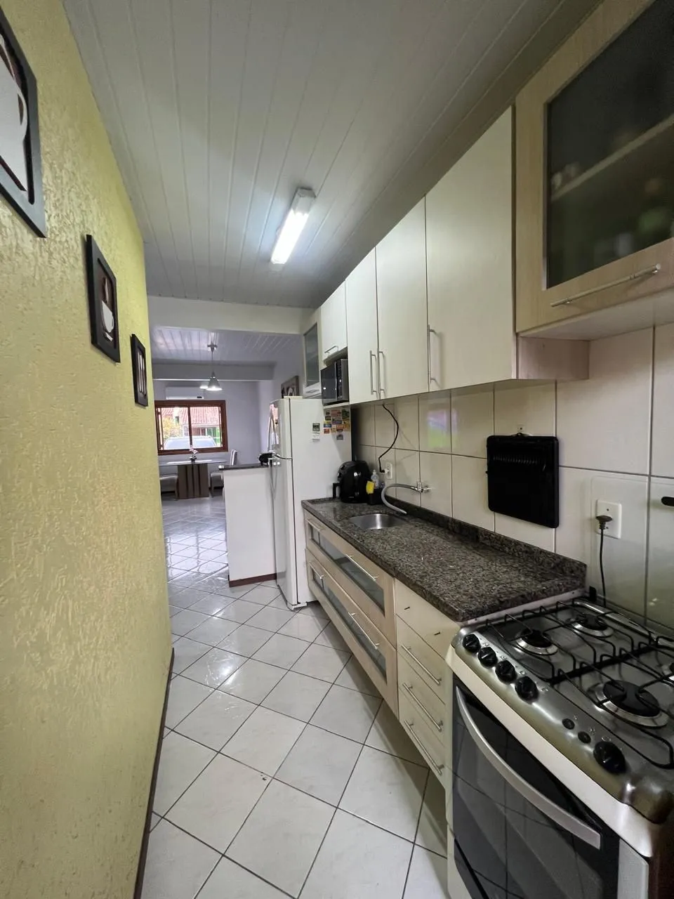 Imagem Impecável Casa Mobiliada com 3 Dormitórios localizada no loteamento Moradas do sul
