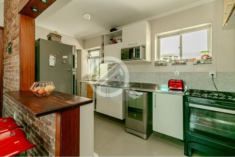 Imagem Descubra o charme deste aconchegante apartamento localizado na vibrante Cidade Baixa, um dos bairros...