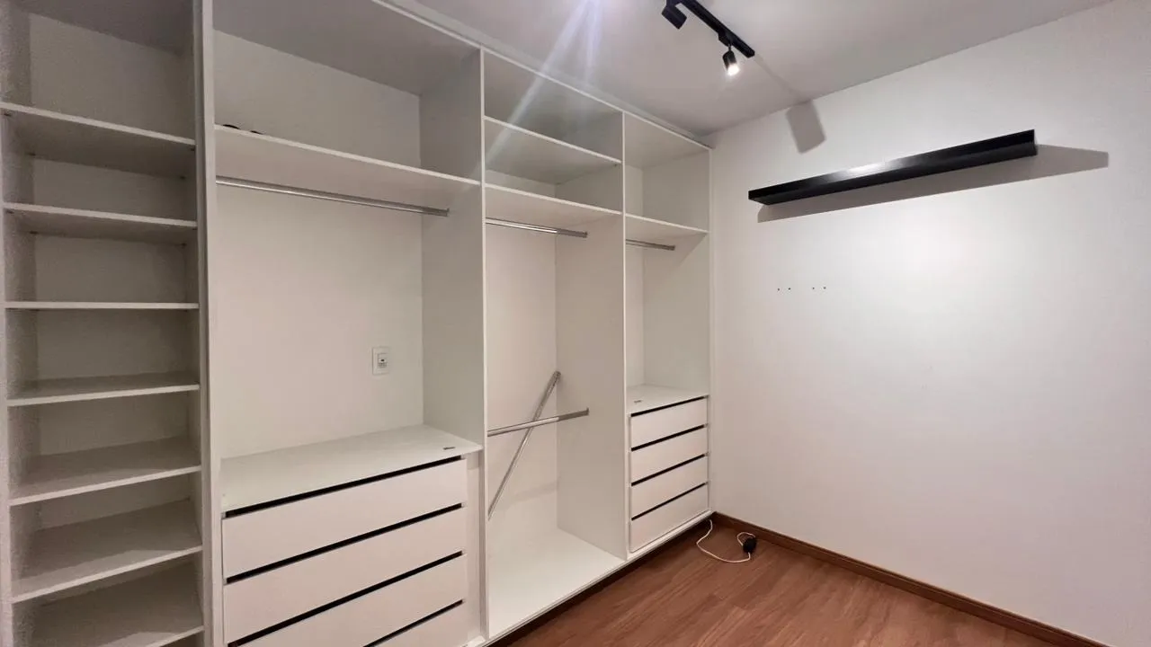 Imagem Apartamento Moderno de 67 m² com Suíte, Sacada Gourmet, Vista para o Pôr do Sol e 2 Vagas no Biarritz Campolim