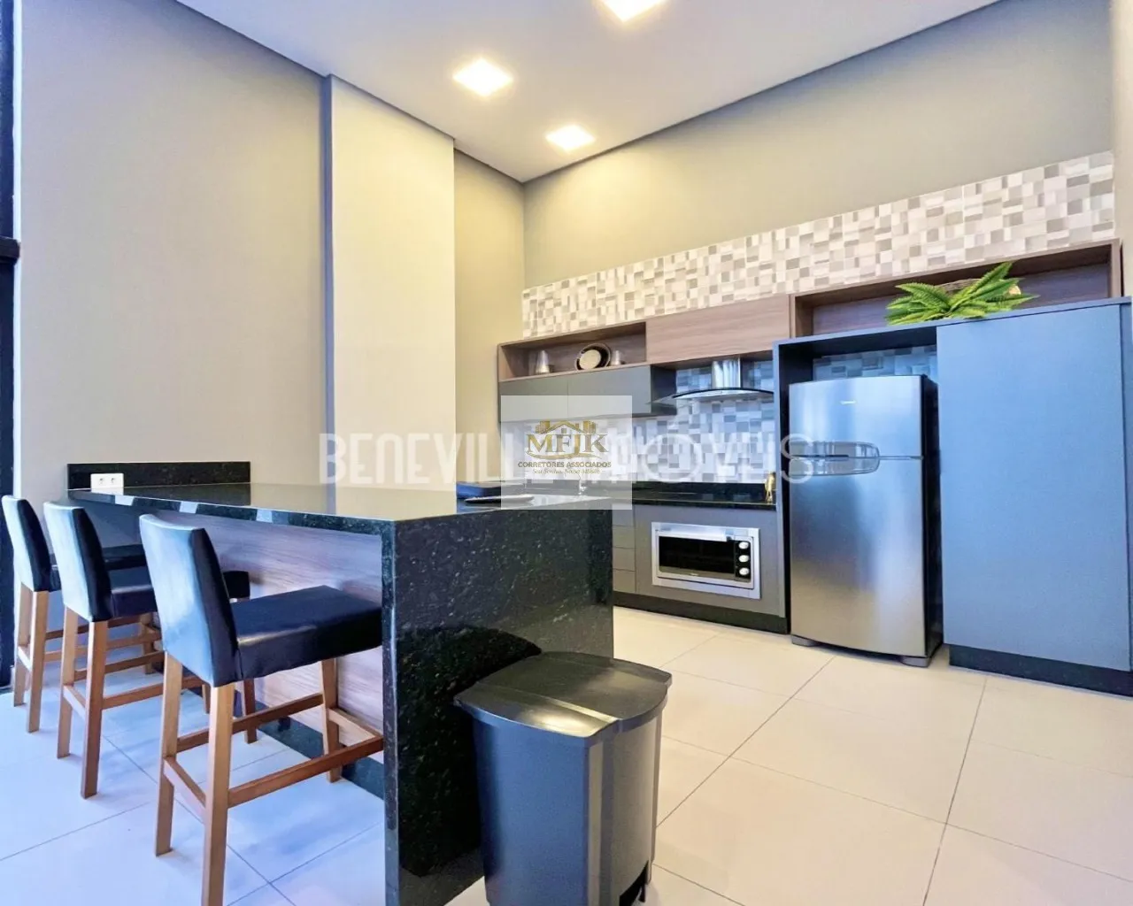 Imagem Apartamento com 2 quartos à venda no Centro de Curitiba