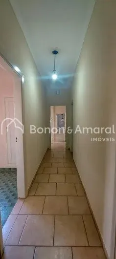 Imagem Casa com 3 Quartos sendo 1 suíte e 3 banheiros à Venda, 211 m²