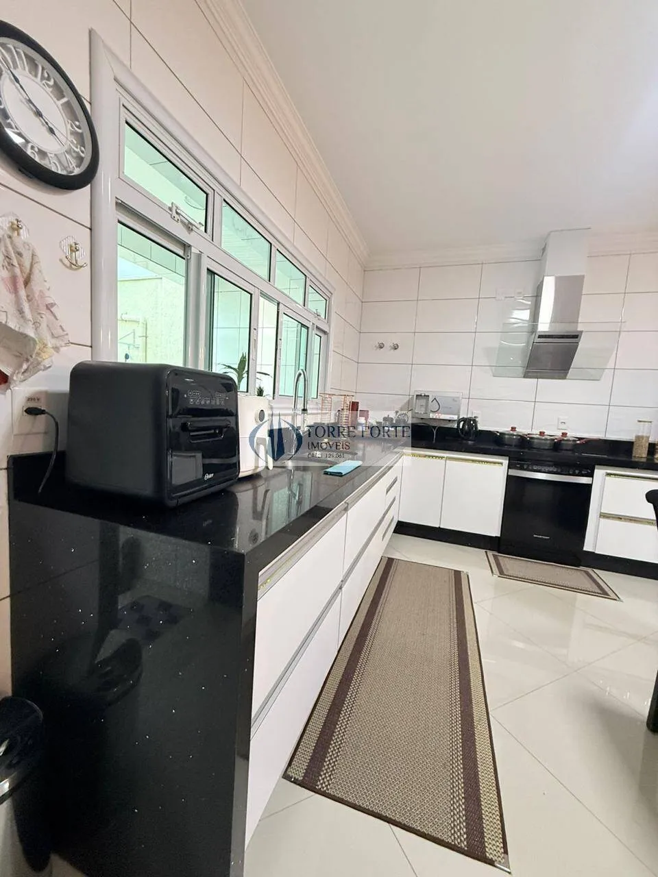Imagem Linda casa com 4 dormitorios 4 suites 2 vagas na Penha.
