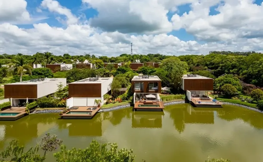 Imagem Casa de luxo para alugar na Fazenda Boa Vista, Villa Fasano dos Lagos, 462 m², 4 suítes, vista para o lago e lazer completo