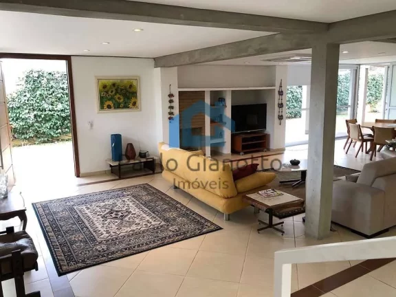 Imagem Casa Moderna à venda no Centro da Granja Viana