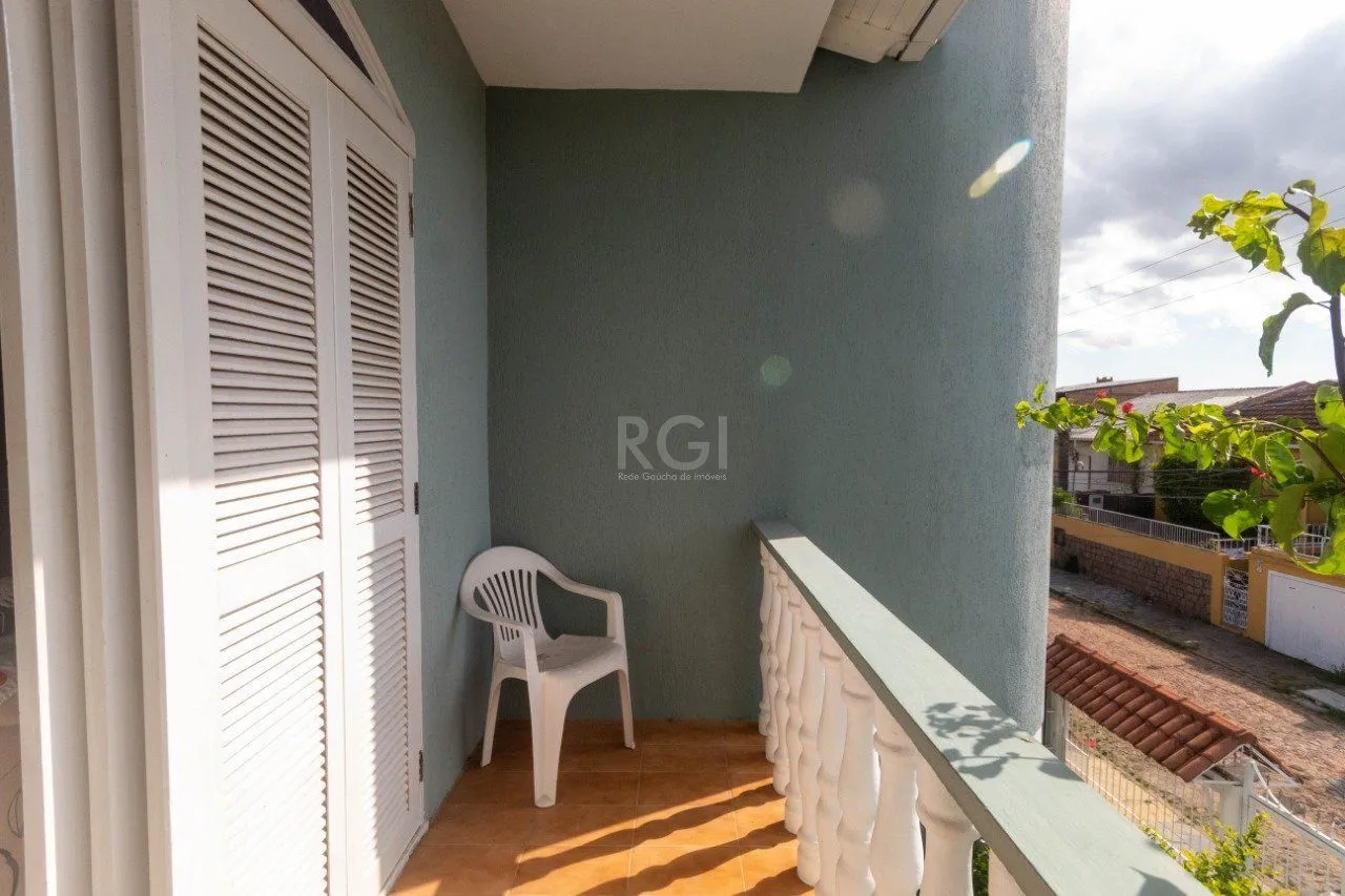 Imagem Casa para Venda - 250m², 3 dormitórios, sendo 2 suites, Partenon