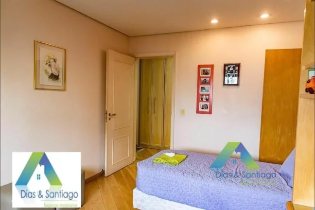 Imagem Apartamento alto padrão em 230m² sendo uma unidade por andar com 4 suítes, 4 vagas de garagem em localização privilegiada a 650mts Metrô Chácara Klabin