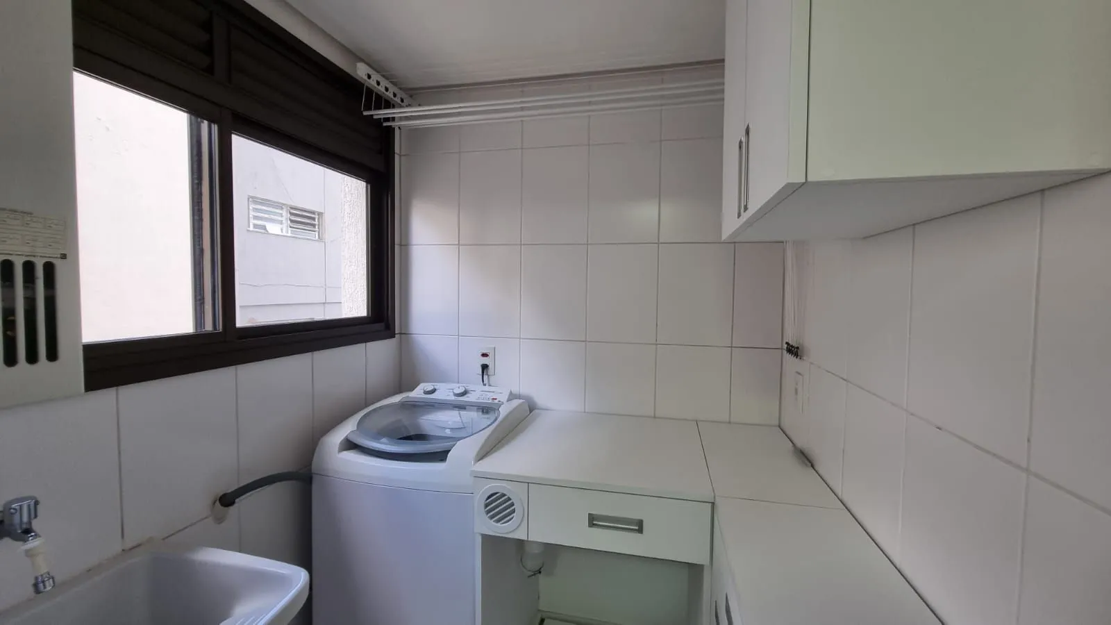 Imagem Apartamento dois dormitórios mobiliado, suíte, 86,41mq privativos, uma vaga escriturada, no bairro Higienópolis