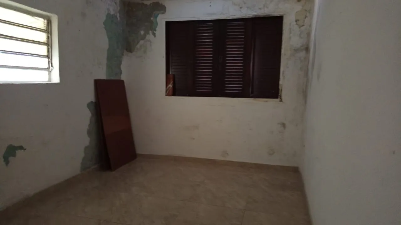 Imagem VENDO CASA COM QUINTAL NO BAIRRO CAMPO GRANDE!