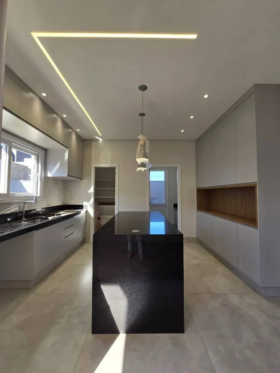 Imagem Imóvel Espetacular à Venda em Araraquara-SP: Casa de Luxo no Condomínio Buona Vita, 3 Suítes e 4 Vagas de Garagem.