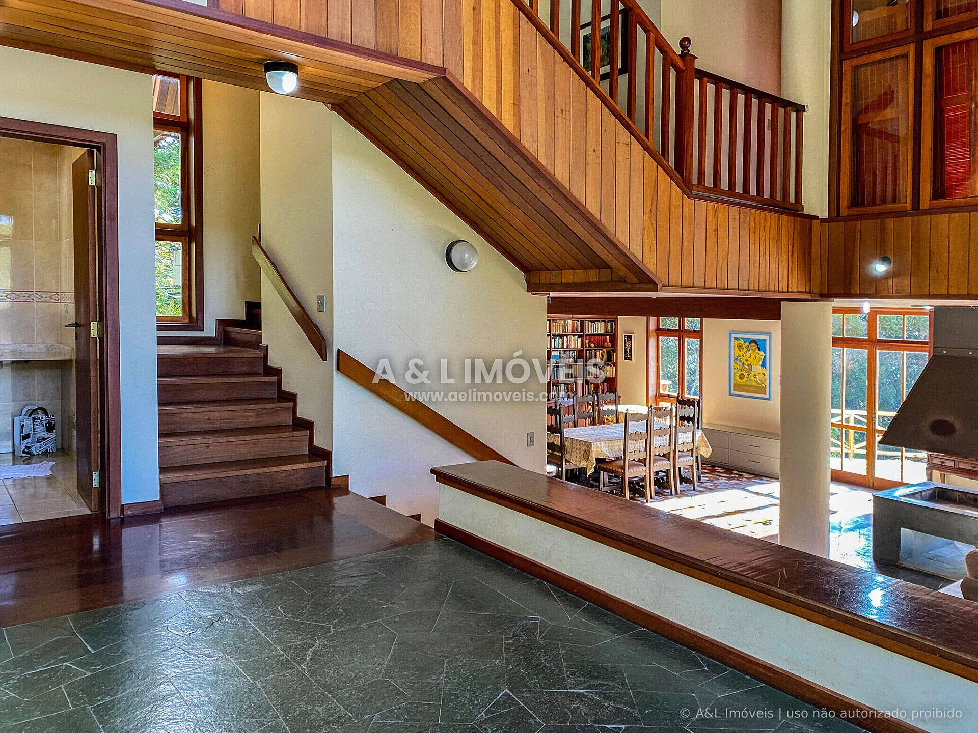 Imagem Casa à venda em Campos do Jordão | 417,26 m² | 5 dormitórios