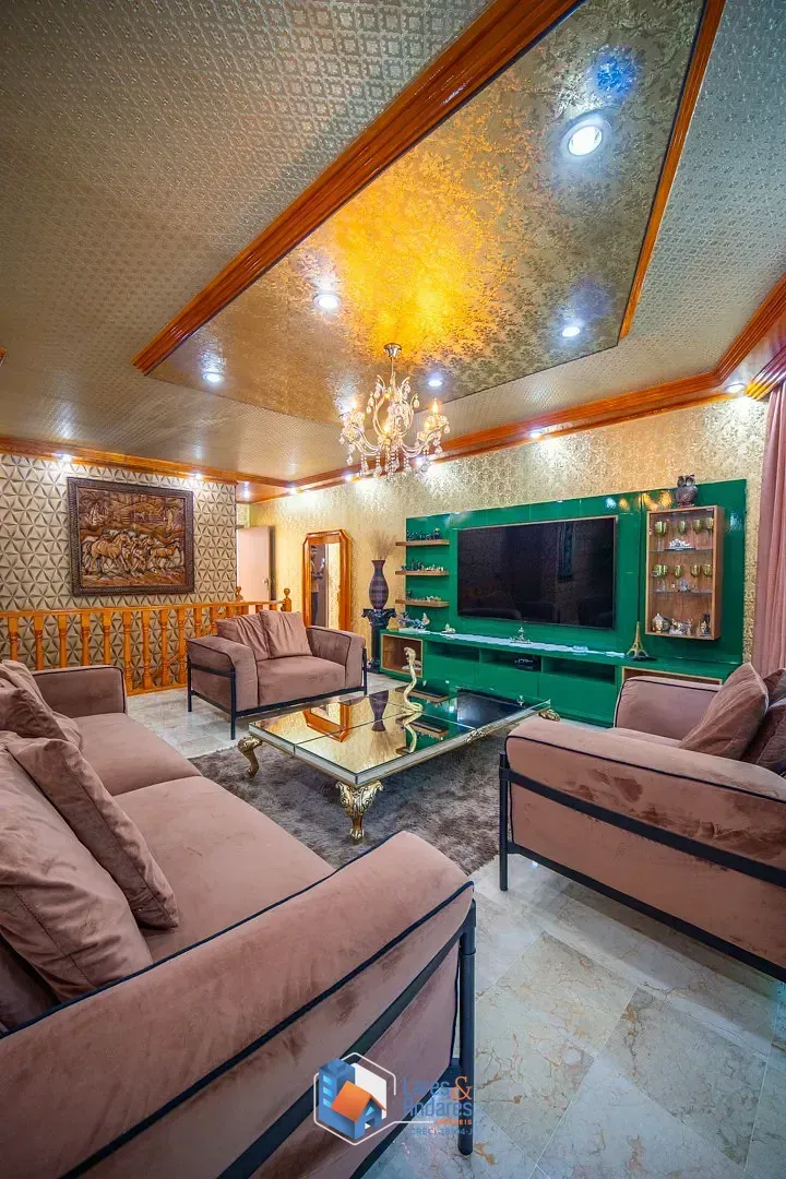 Foto do imóvel Sobrado para venda em Sumaré com 4 quartos, sendo 4 suítes, 380m² em Rua Maria Vidal